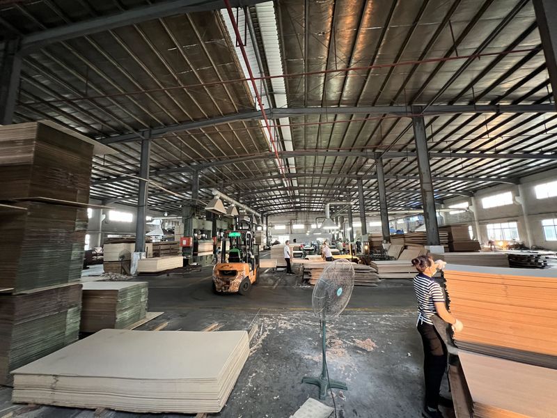 Dongguan Lingfeng Wood Industry Co., Ltd. خط تولید تولید کننده