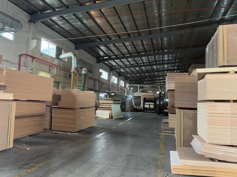 Dongguan Lingfeng Wood Industry Co., Ltd. خط تولید تولید کننده